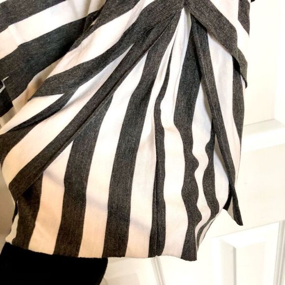 MYSTREE - NWT - L Sz M Raw Edge Striped Sleeveless Top/Dark Grey & White. CUTE! - Picture 11 of 16